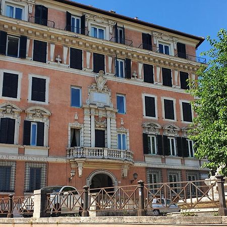 Palazzo Marescalchi Belli, Vicino Piazza Di Spagna Rome Luaran gambar